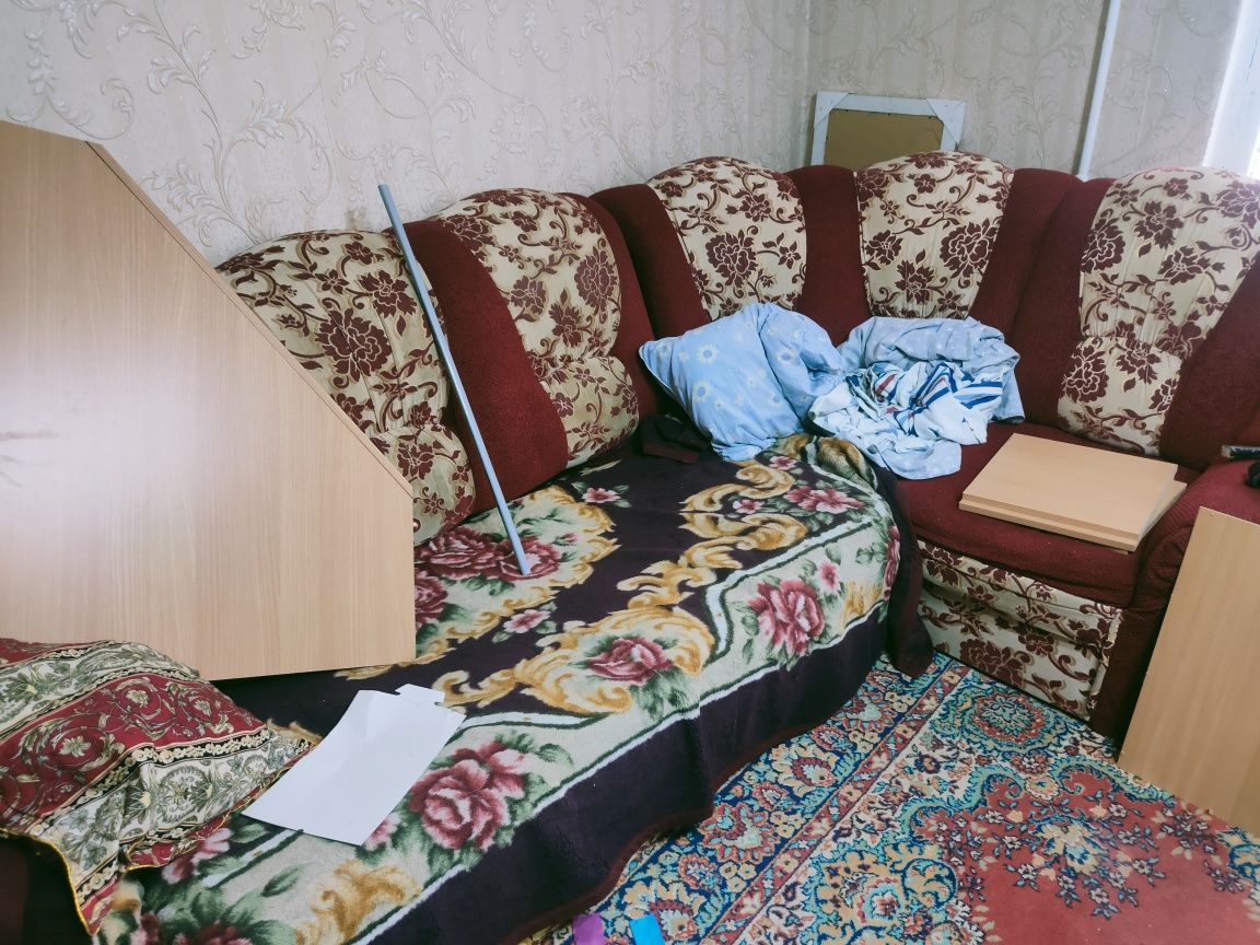 Диван и кресло в среднем состоянии