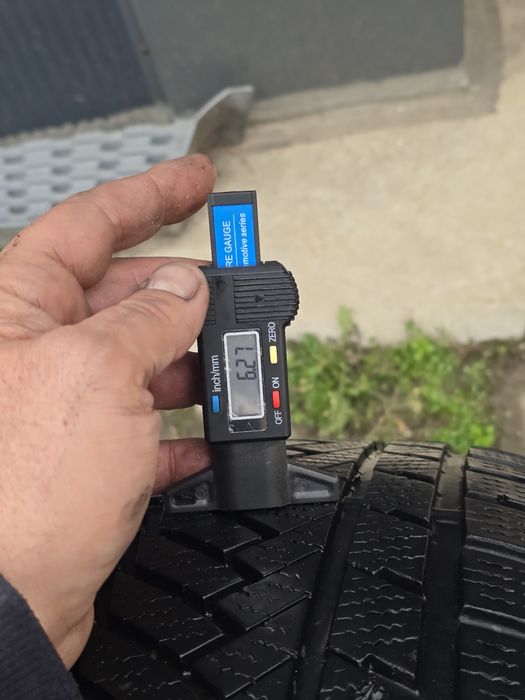 235 55 20 Continental