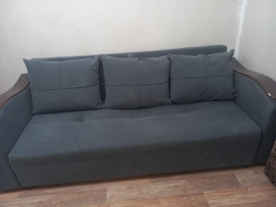 Срочно продам диван
