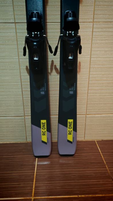 Schiuri Fischer RC One cu 155 cm-clapari ski.