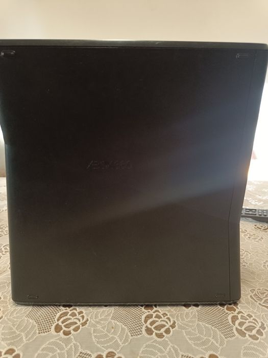 Xbox 360 Slim + Controller + Jocuri (Forza, FIFA, Diablo etc.)