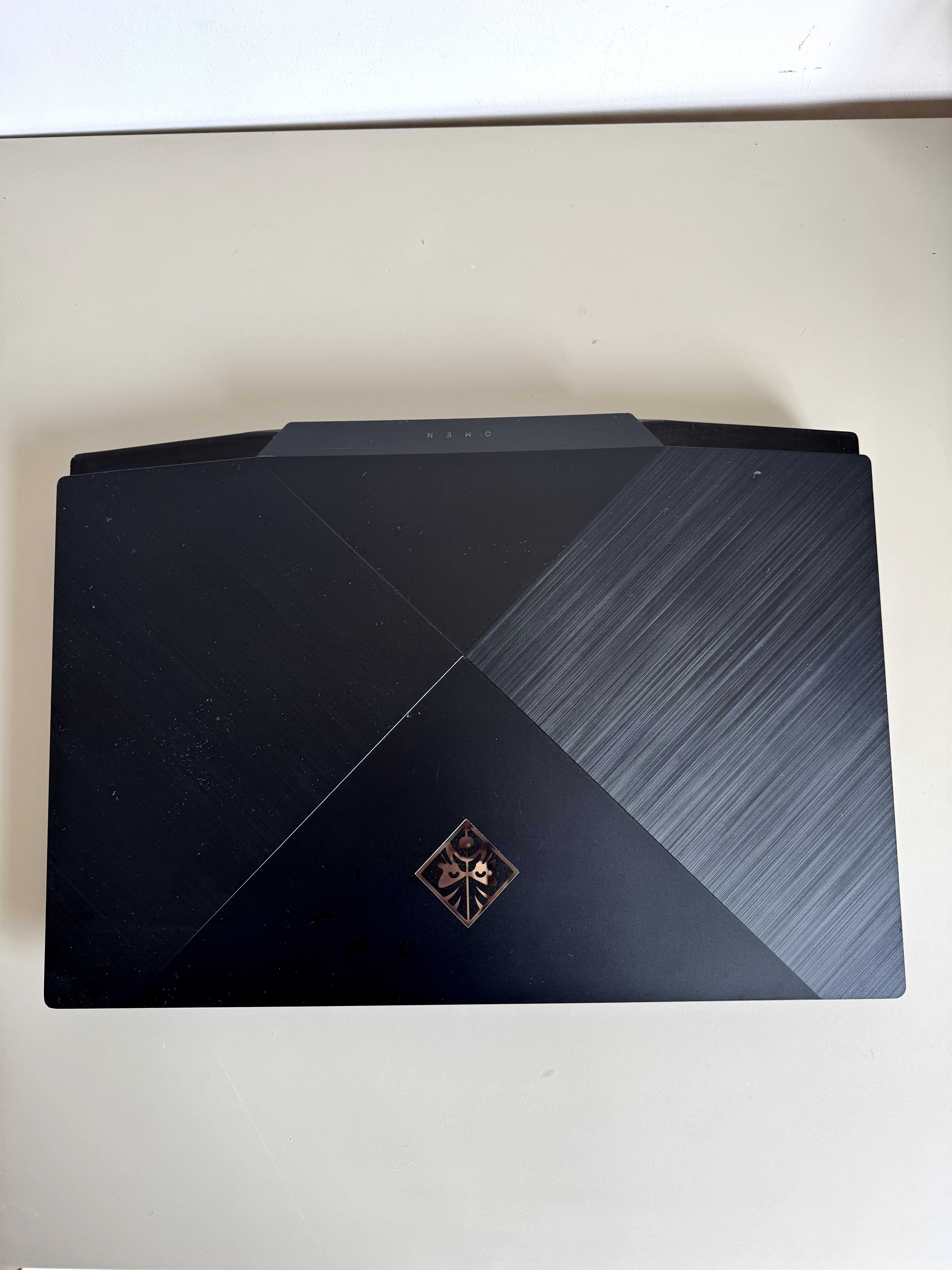 Комплект 3 лаптопа - 2x Macbook Pro + HP Omen 17