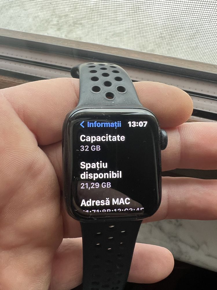 Aple watch se2  4mm