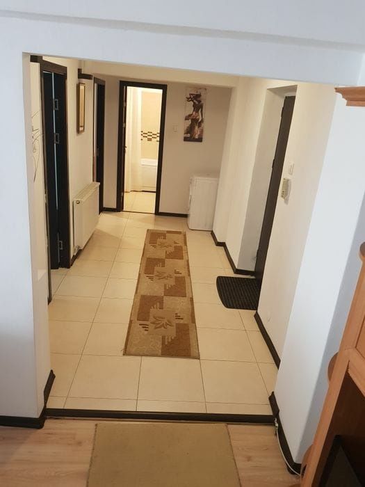 Închiriez apartament 3 camere