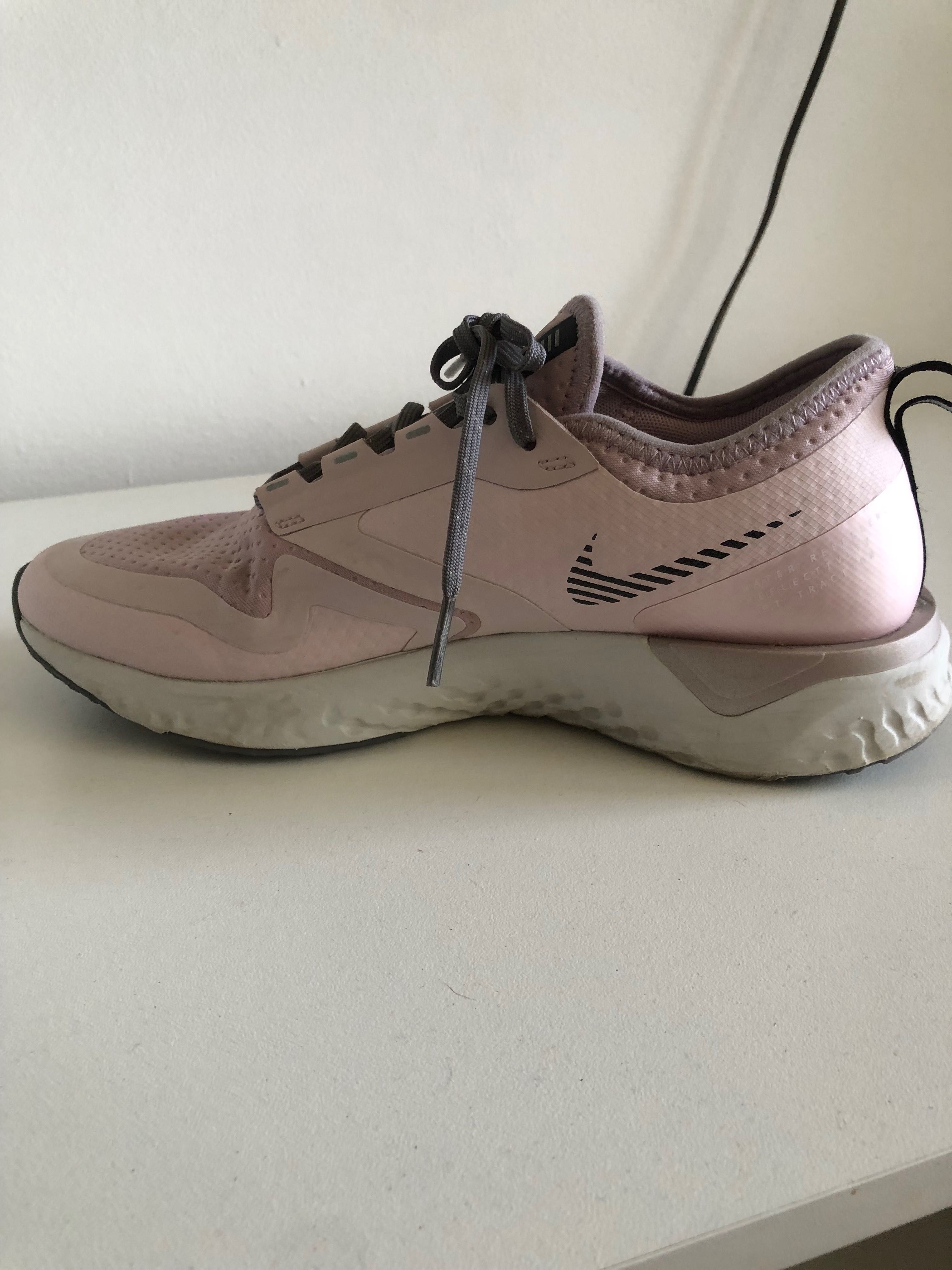 Дамски маратонки Nike
