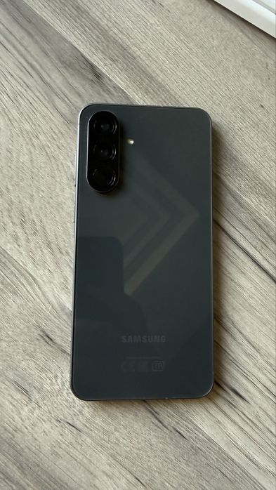 Samsung A56 sotiladi 8/128.  3 kun ishlatilgan holati yangi