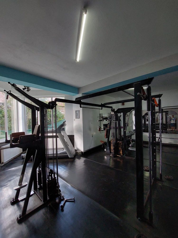 Aparat multifunctional fitness/culturism cu 8 posturi