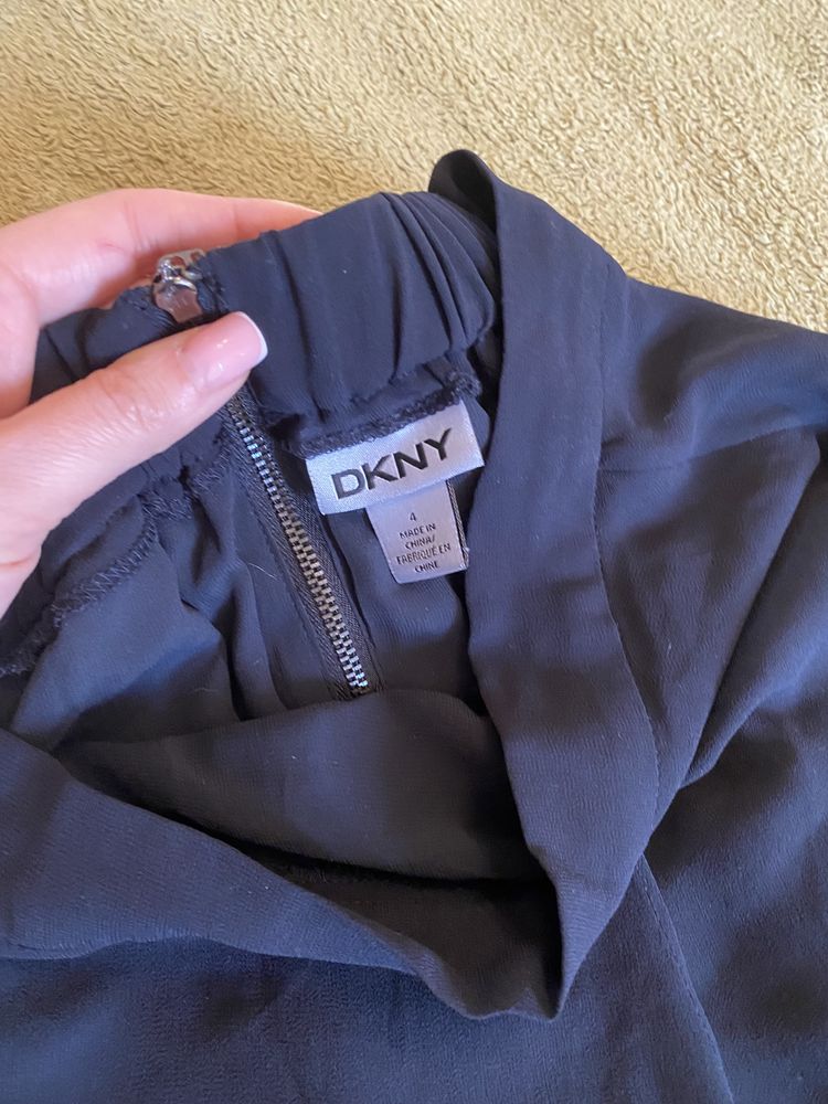 Fusta DKNY superba