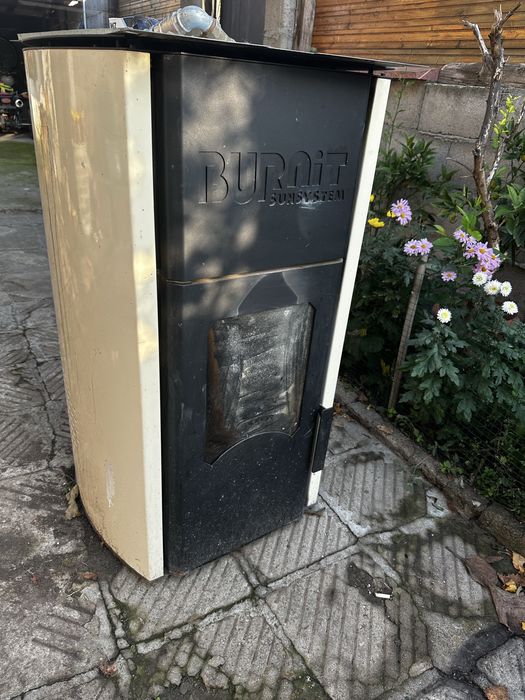 Продавам пелетна камина с водна риза