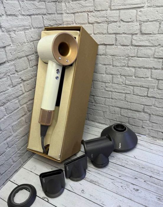 Dyson в новом цвете White Ceramic Мощный в комплекте с насадками