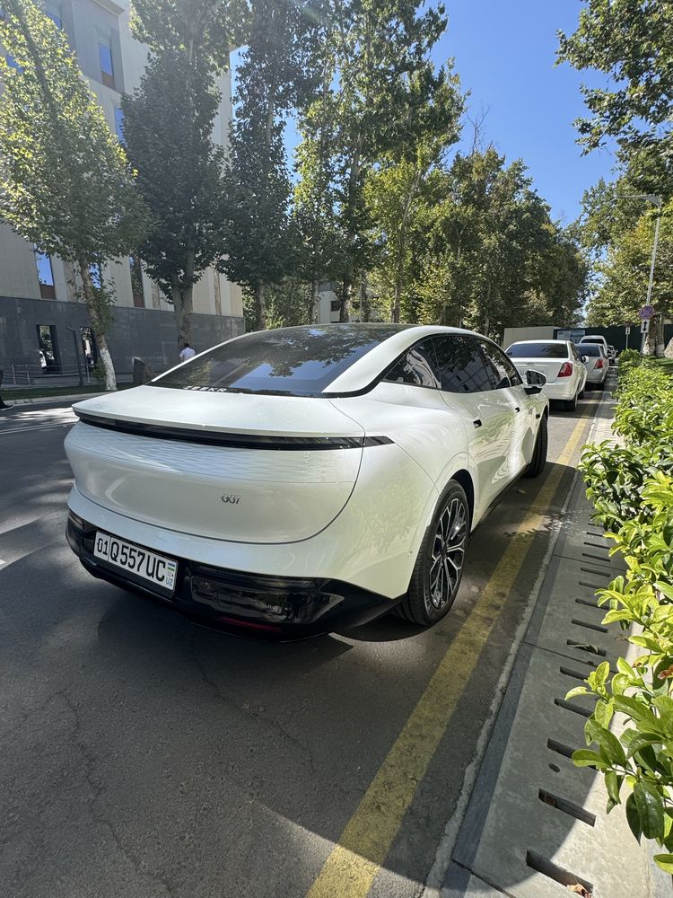 Zeekr 007 фул комплет как новая вазиожно бартер на ваше авто