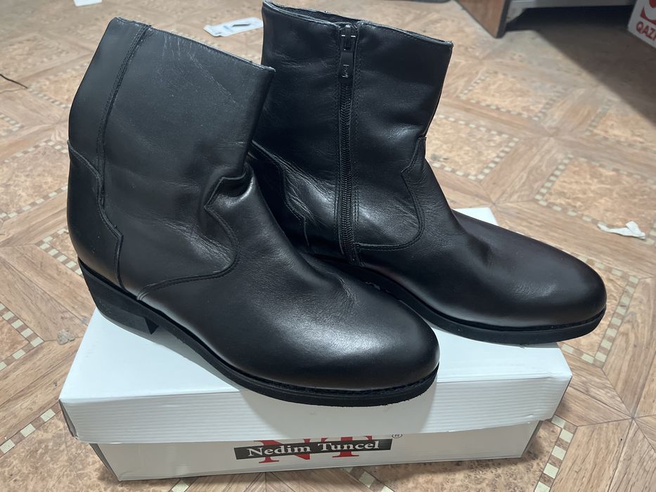 Қолдан тігілген былғары етік