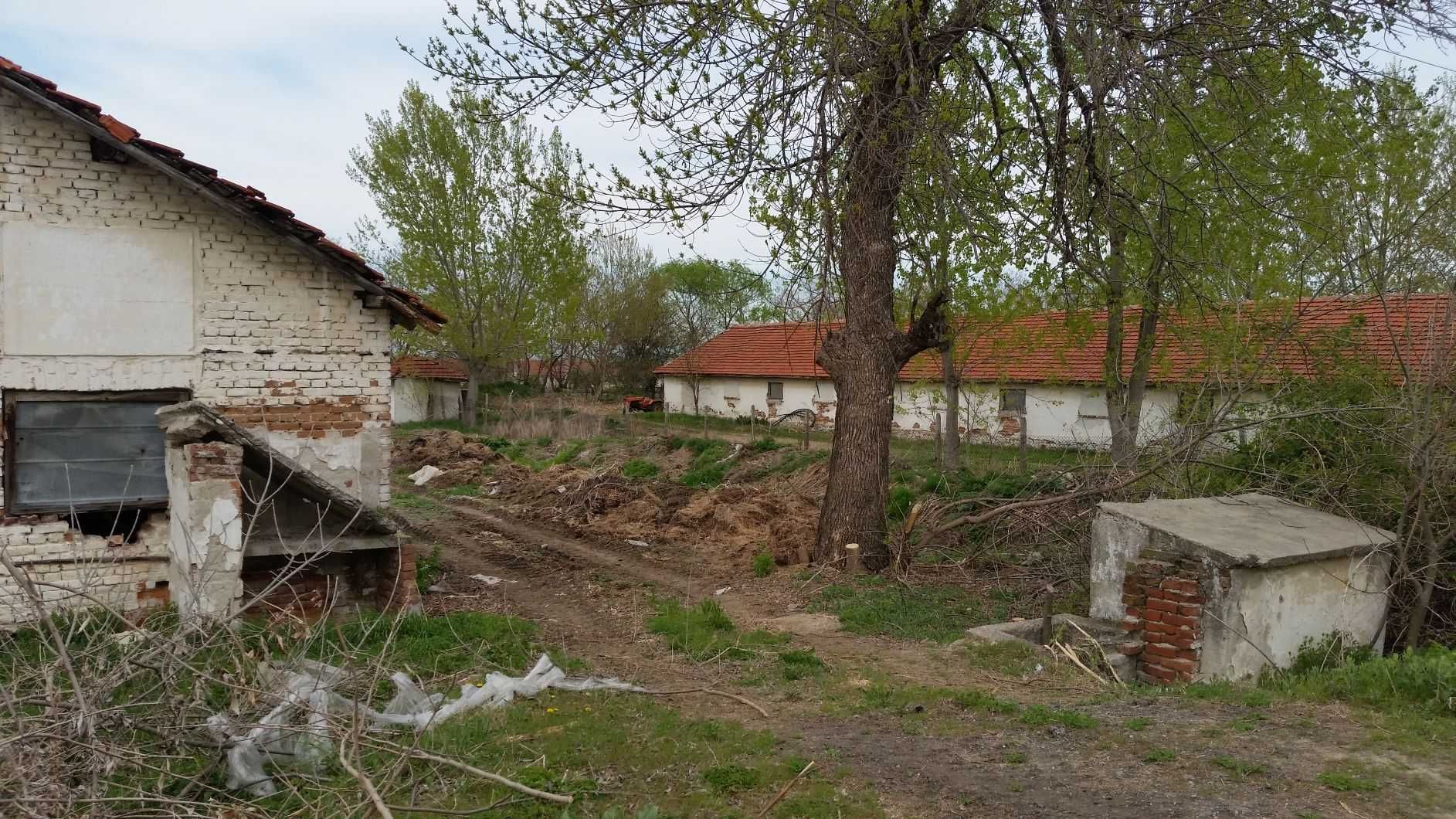 Парцел в стопански двор на с. Чешнегирово, общ. Садово