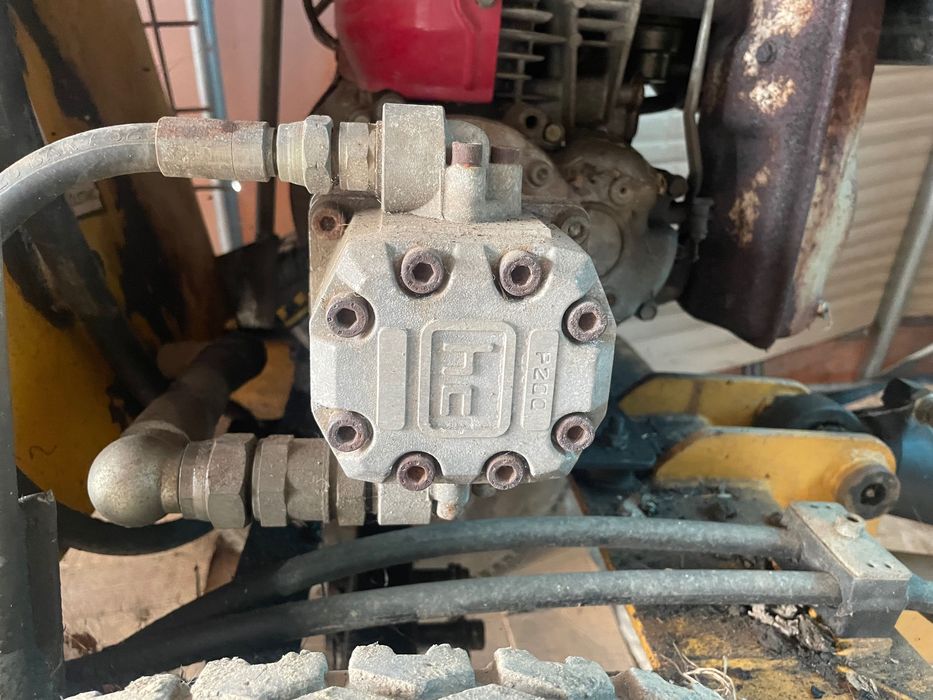 Miniexcavator cățărător planuri înclinate