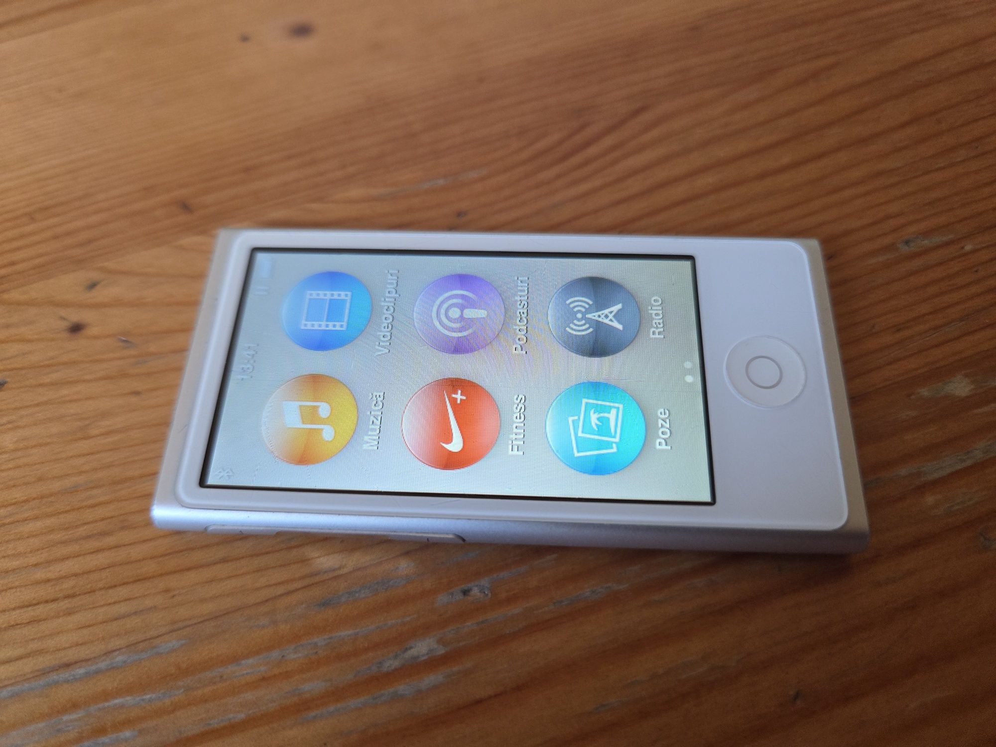 Ipod Nano A1446 touch gen 7 16Gb silver. Ideal player masina.