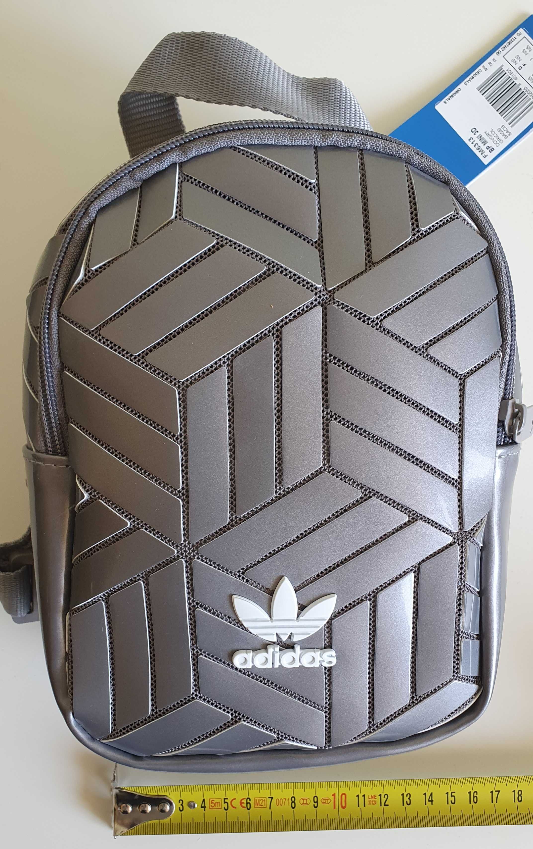 Чисто нова раничка Adidas.