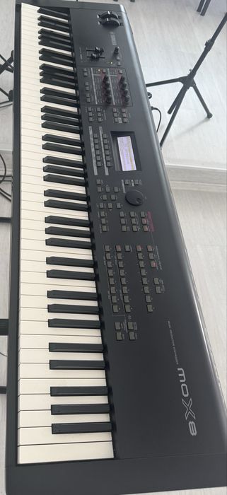 Pian Yamaha MOX8