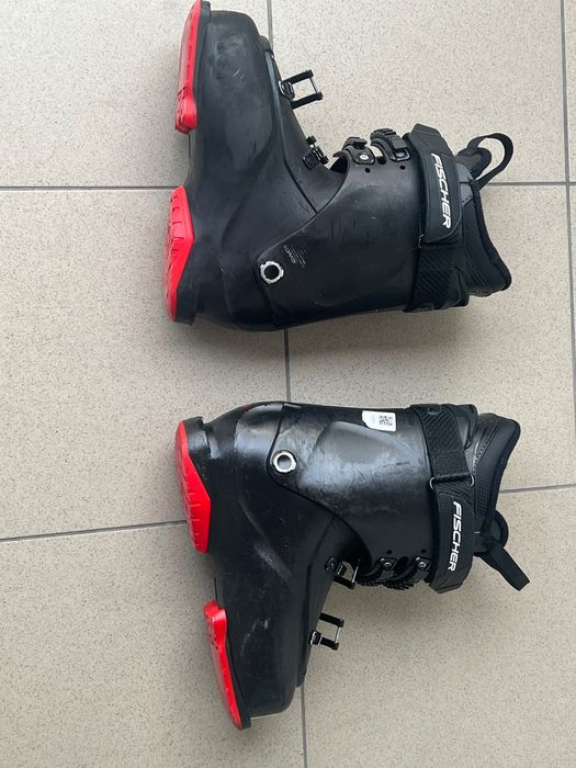 Vând clăpari de schi Fischer Cruzar 90.