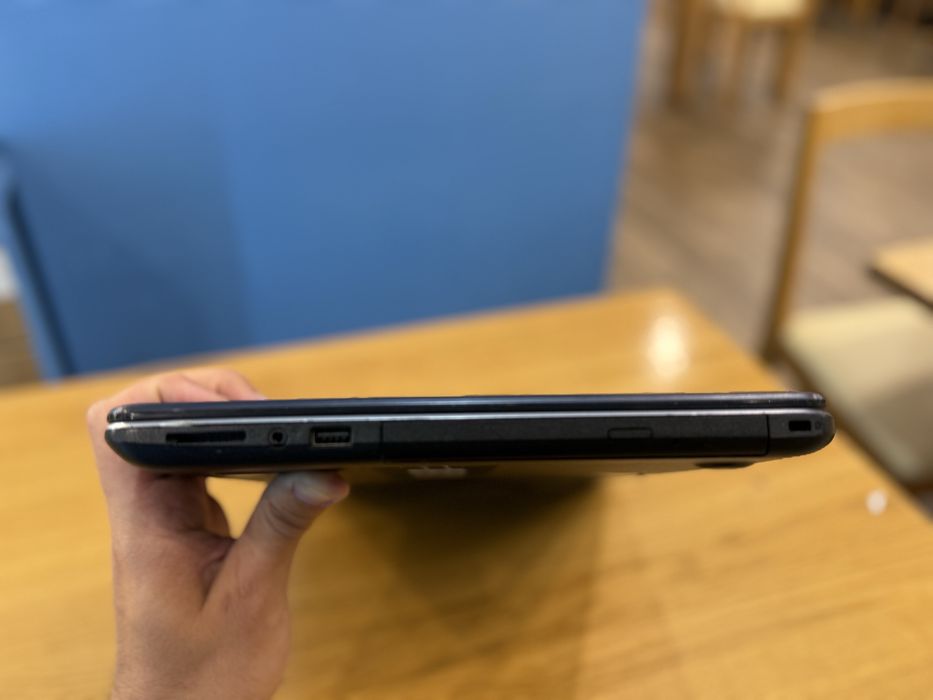 Vand laptop asus i7 gen 8