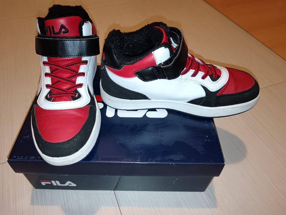 Есенно-зимни юношески сникърси Fila