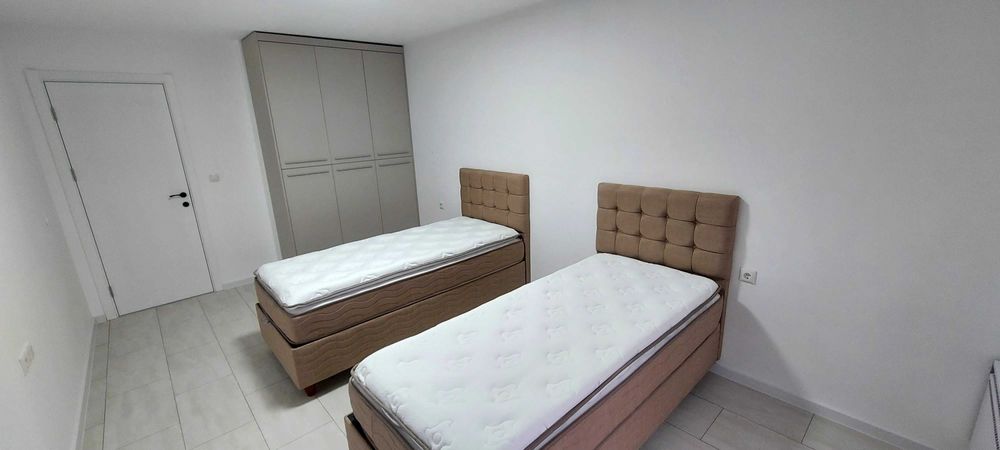 Дава се под наем Тристаен апартамент в Шумен, Тракия - 90 кв.м за 612 € - Снимка #3