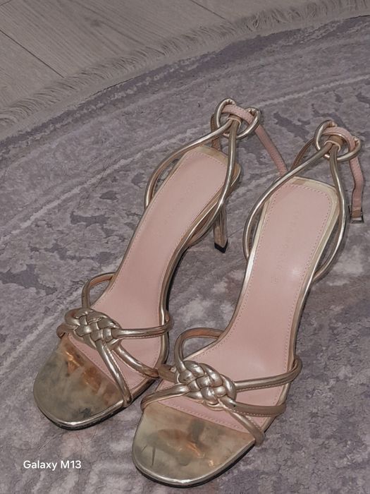 Hammasi 50 mingdan. Все по 50 тысяч.