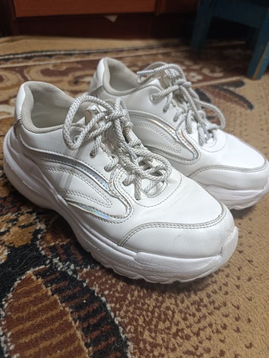 Кроссовки на девочку