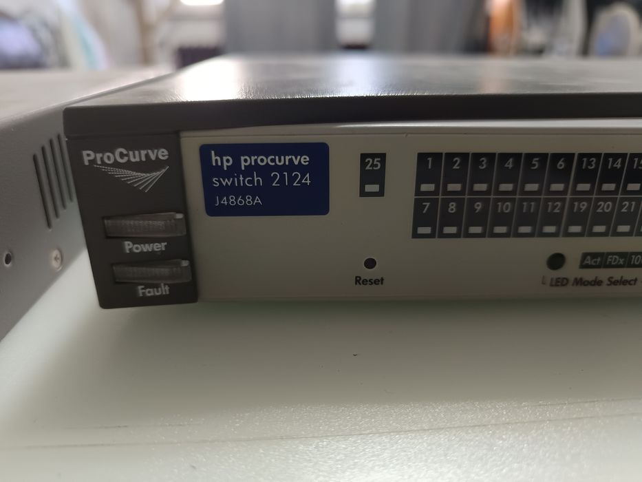 Allied telesis AT-GS900/24 si hp procurve 21/24 j4868A switch