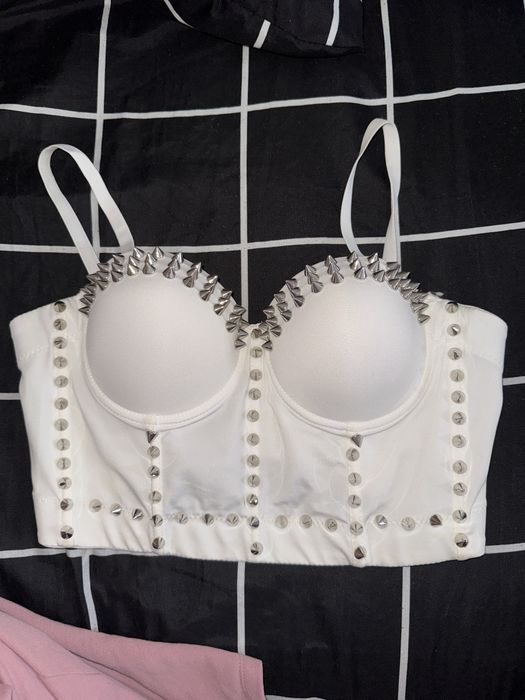 Бяло бюстие/котсет с капси и сваляеми презрамки