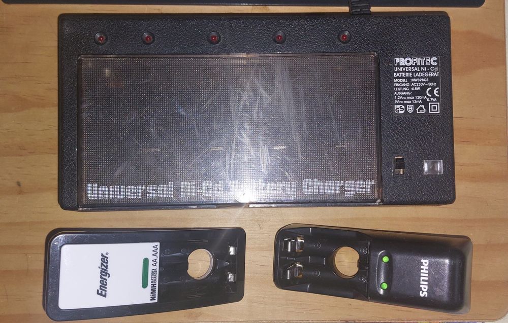 Incarcator pentru acumulatori Profitec, Energizer și Philips