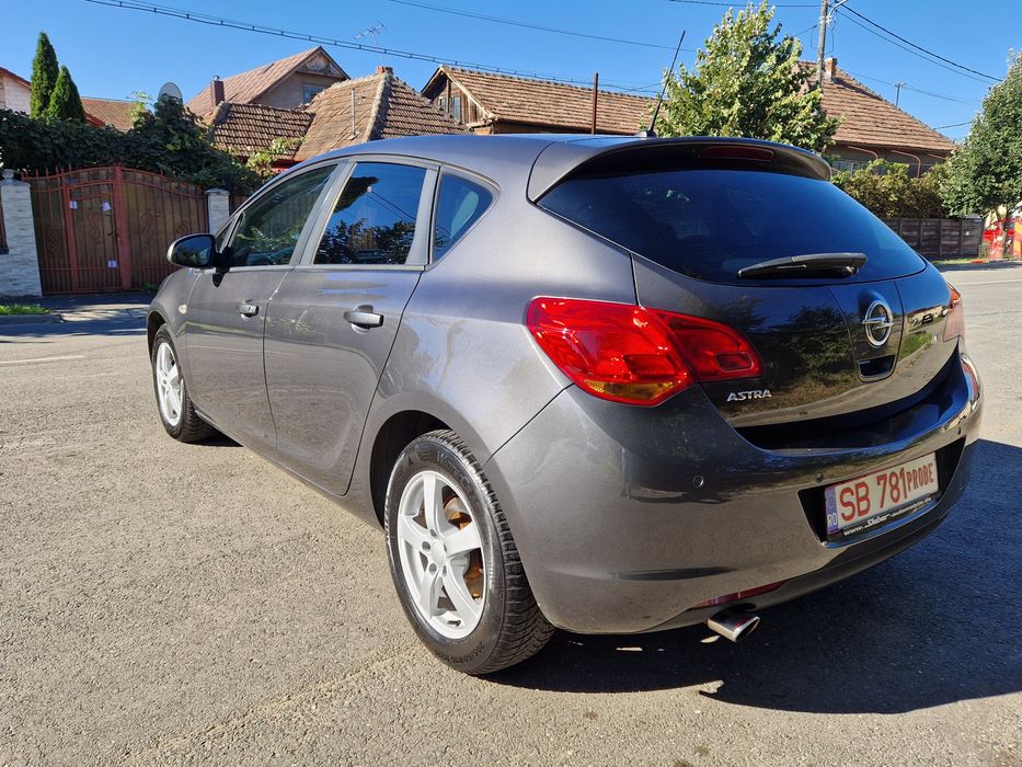 Opel Astra J Hatchback 1,4 t benzină