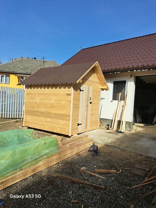 Casute din lemn de rasinoase