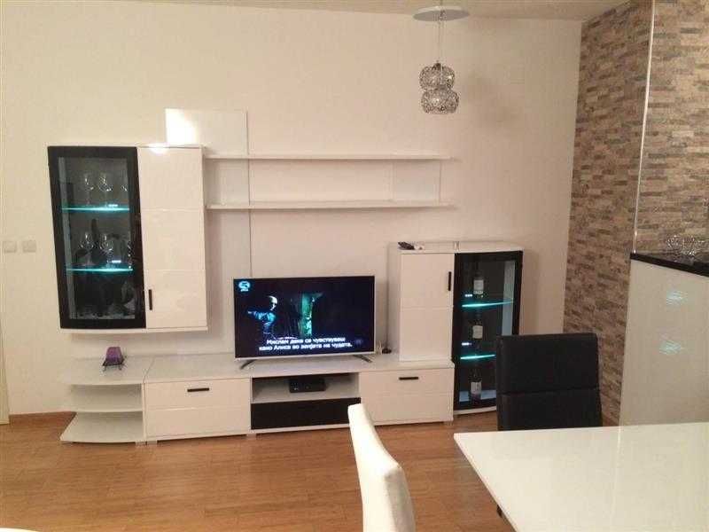 Дава се под наем Двустаен апартамент в Бургас, Лазур - 60 кв.м за 229.5 € - Снимка #2