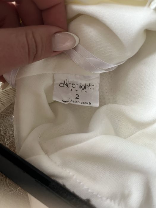 Бяла рокля втора употреба