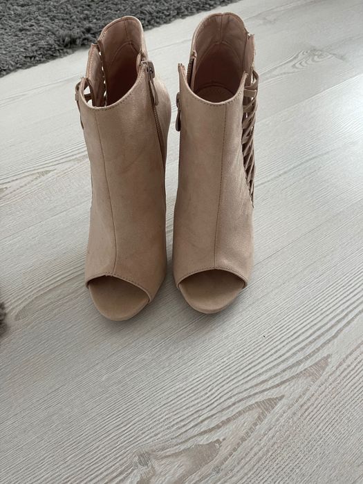 Дамски официални боти