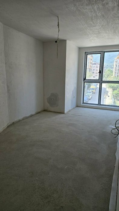 Просторен тристаен апартамент в Гоце Делчев с АКТ 16!