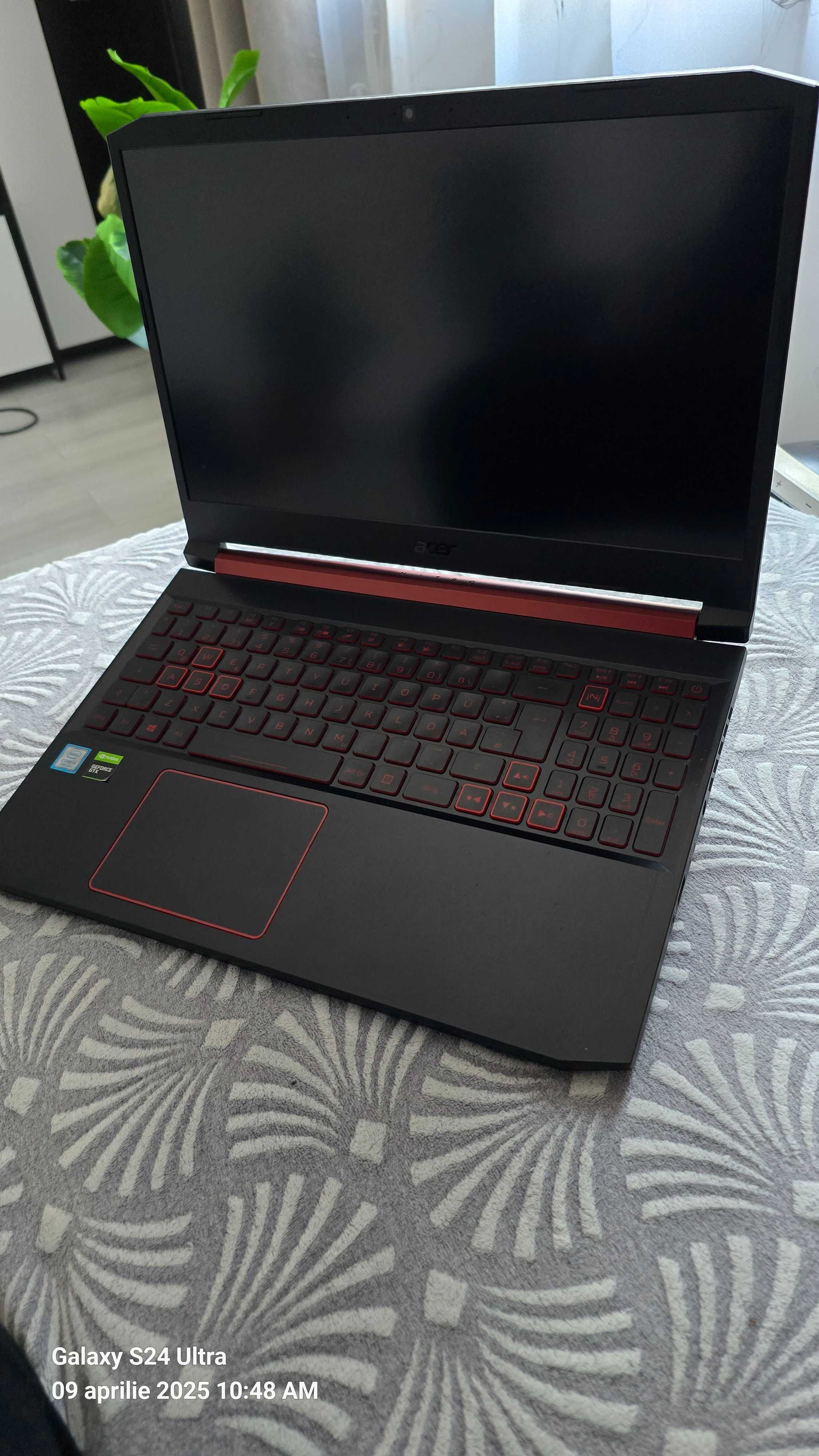Laptop acer impecabil nu are urme de uzura