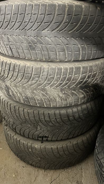 Комплект зимних шин