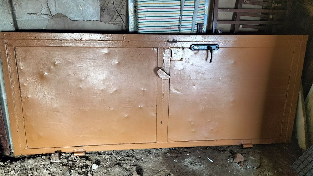 Продам металлический дверь