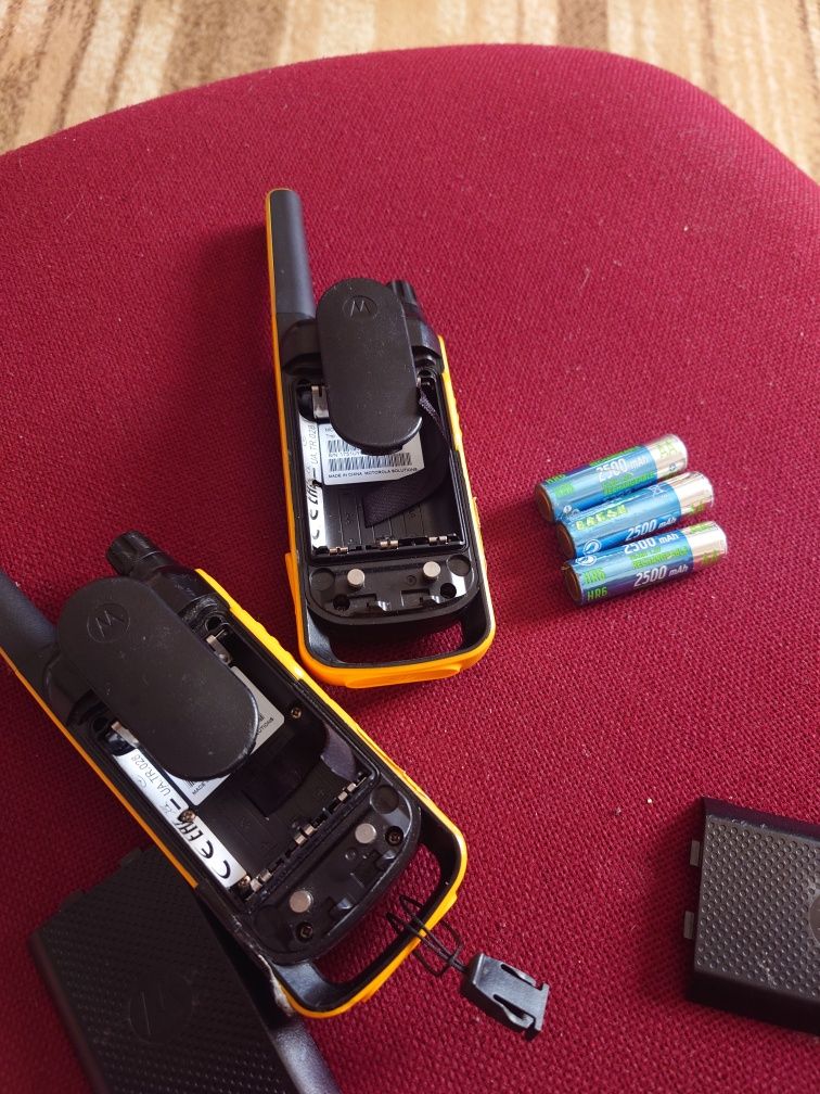 Set Walkie Talkie Motorola T82