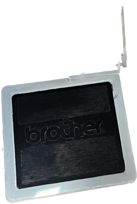 Mașini de cusut industriale Brother și Juki