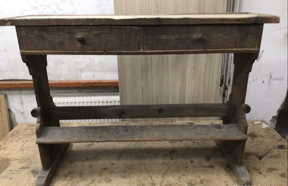 Vitrină de biblioteca Lingel 100de ani.fereastra masa diverse din lemn