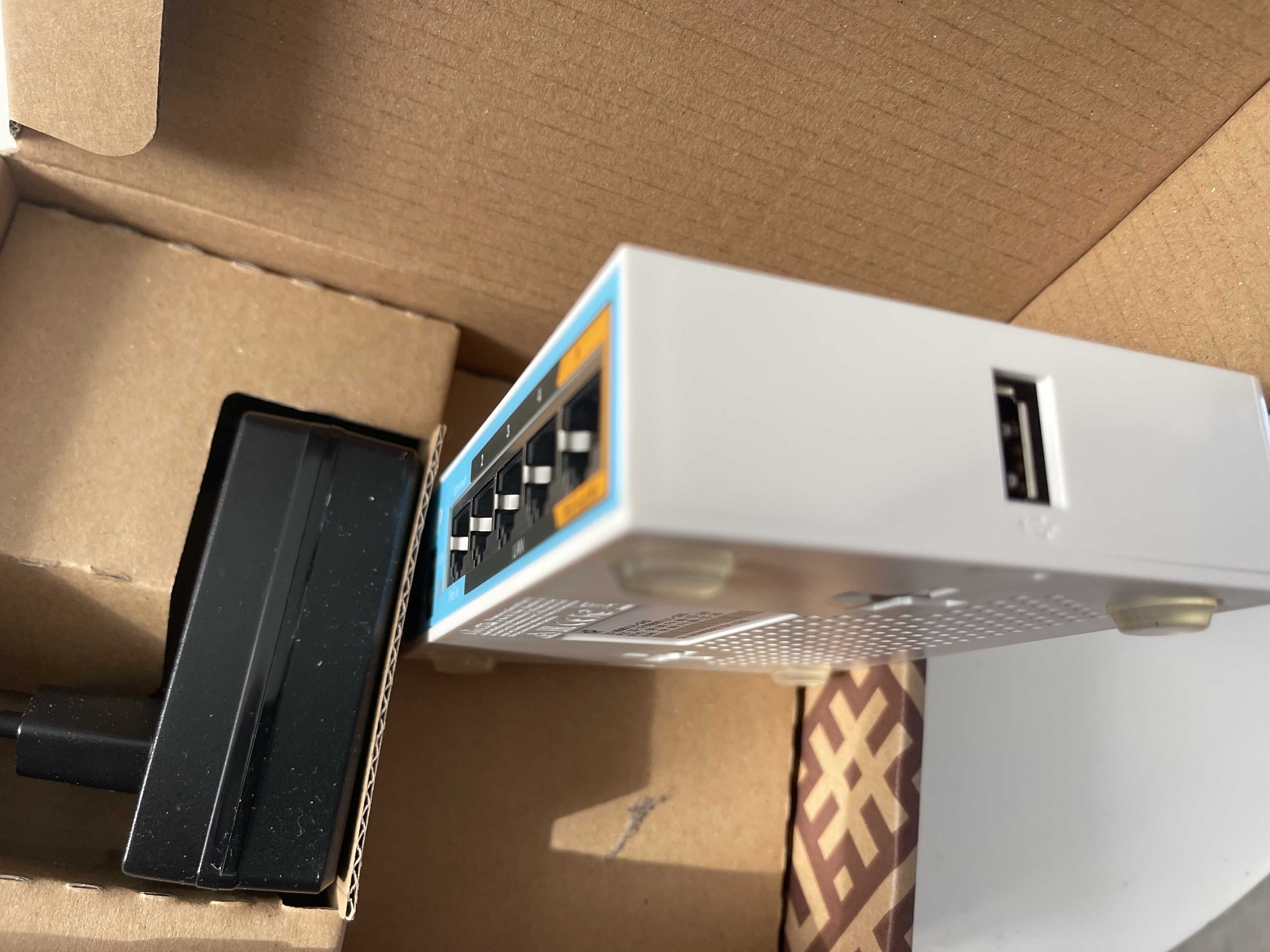 Router wireless Mikrotik RB951Ui-2nD, 5xLAN, 1xPOE - sigilat - 14 buc.