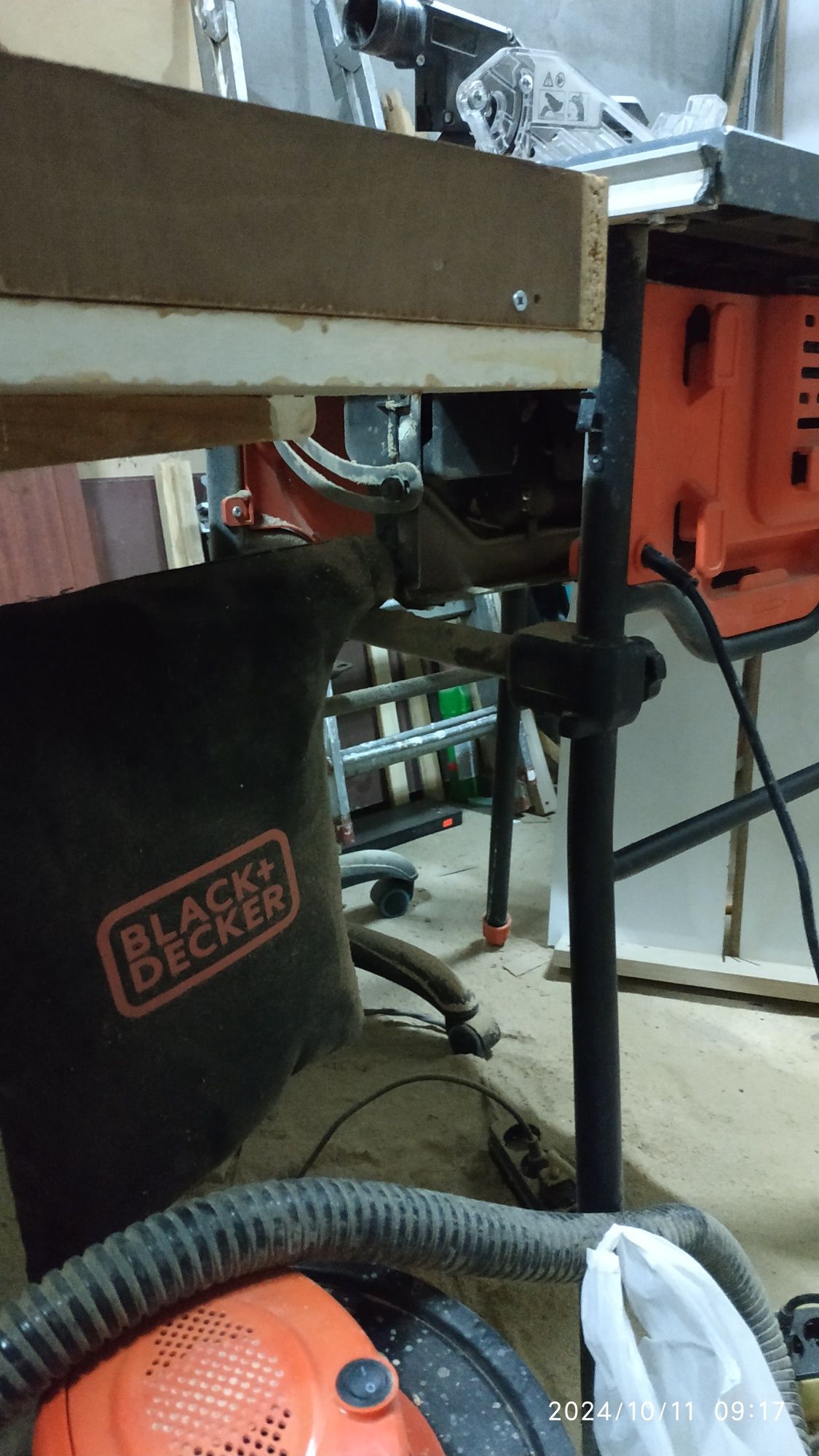 Настолен циркуляр Black & Decker BES720-QS