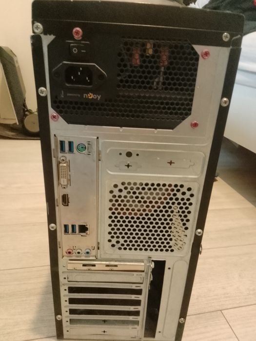 Calculator cu monitor,tastatura microfon camera ,