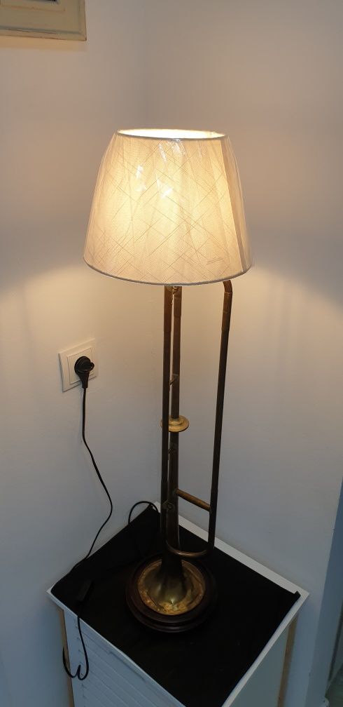 Lampa veioza vintage colectie trompeta alama Belgia 1950