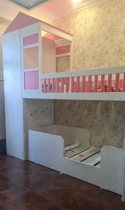 Детская кровать, шкаф, домик