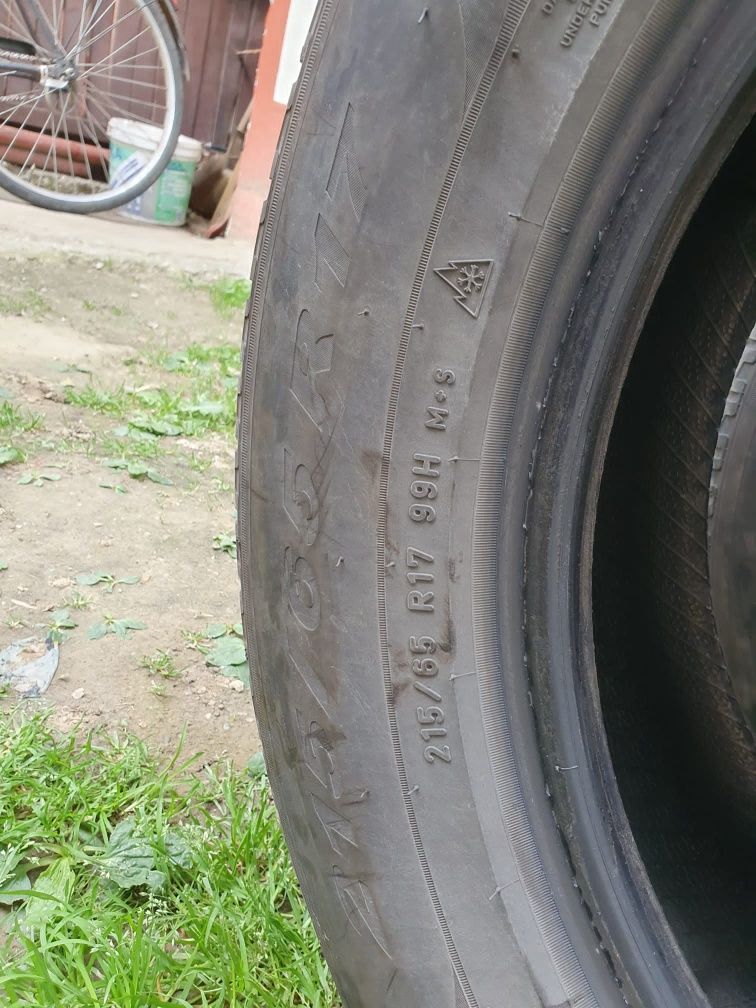 Vand cauciucuri Pirelli 215/65 r17