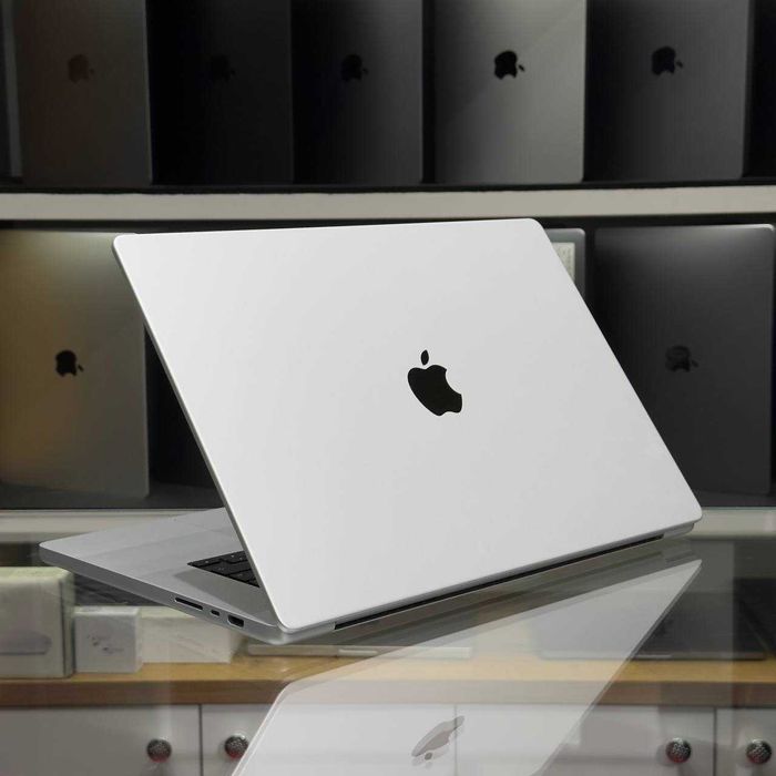 Macbook Pro M3Pro 18/512 GB Nasiya Savdo