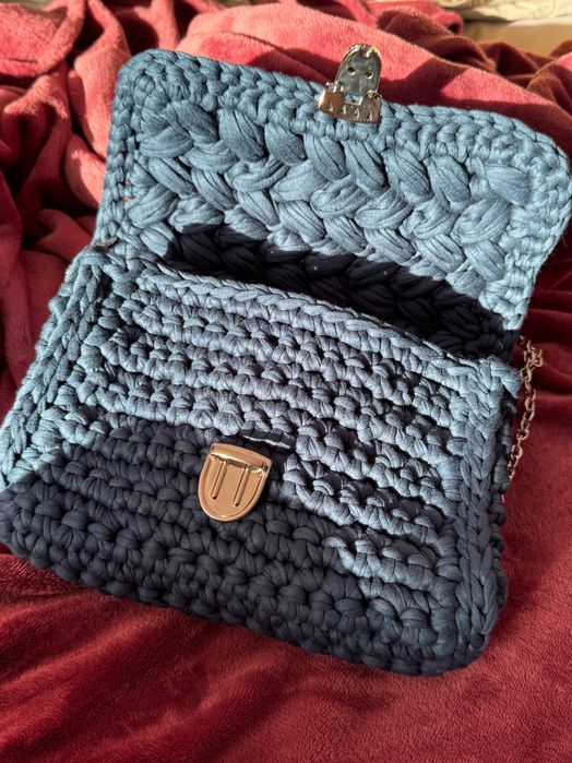 Ръчно плетена чанта - синя